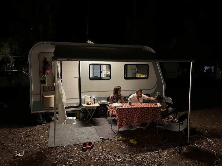 Anasayfa karavan gece
